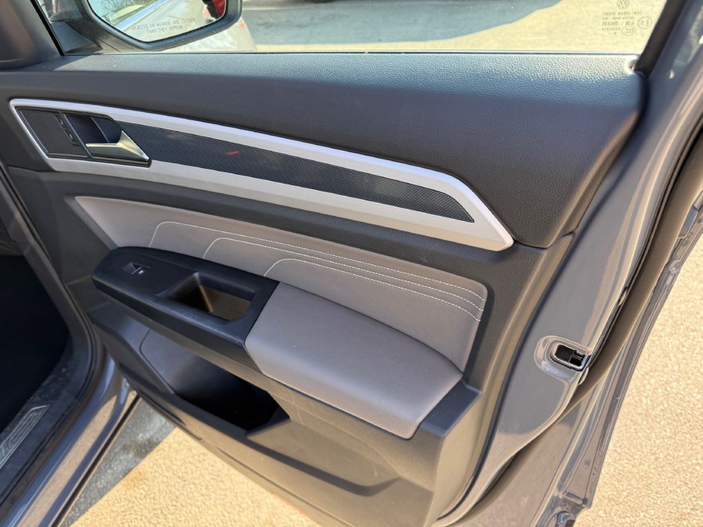 2021 Volkswagen Atlas Cross Sport Image 16