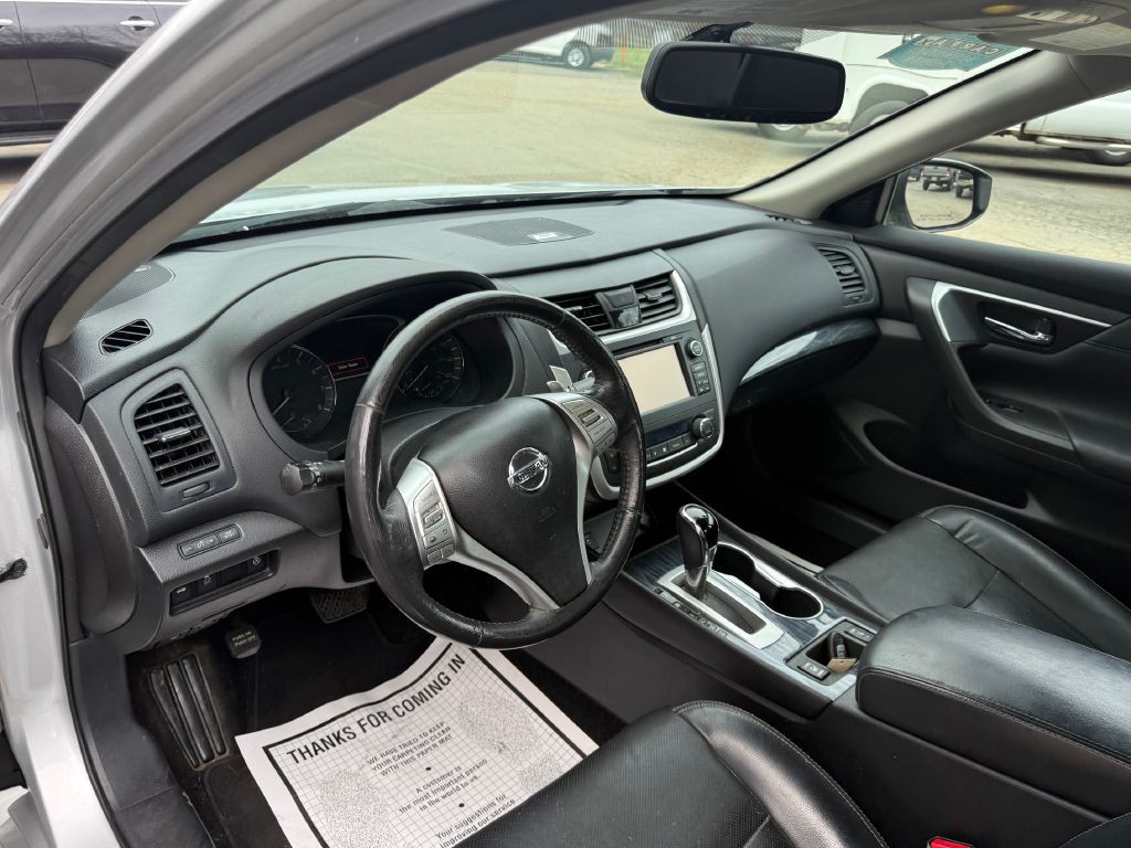 2016 Nissan Altima Image 10