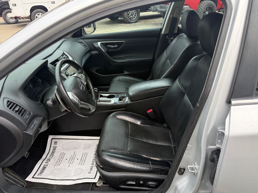2016 Nissan Altima Image 11