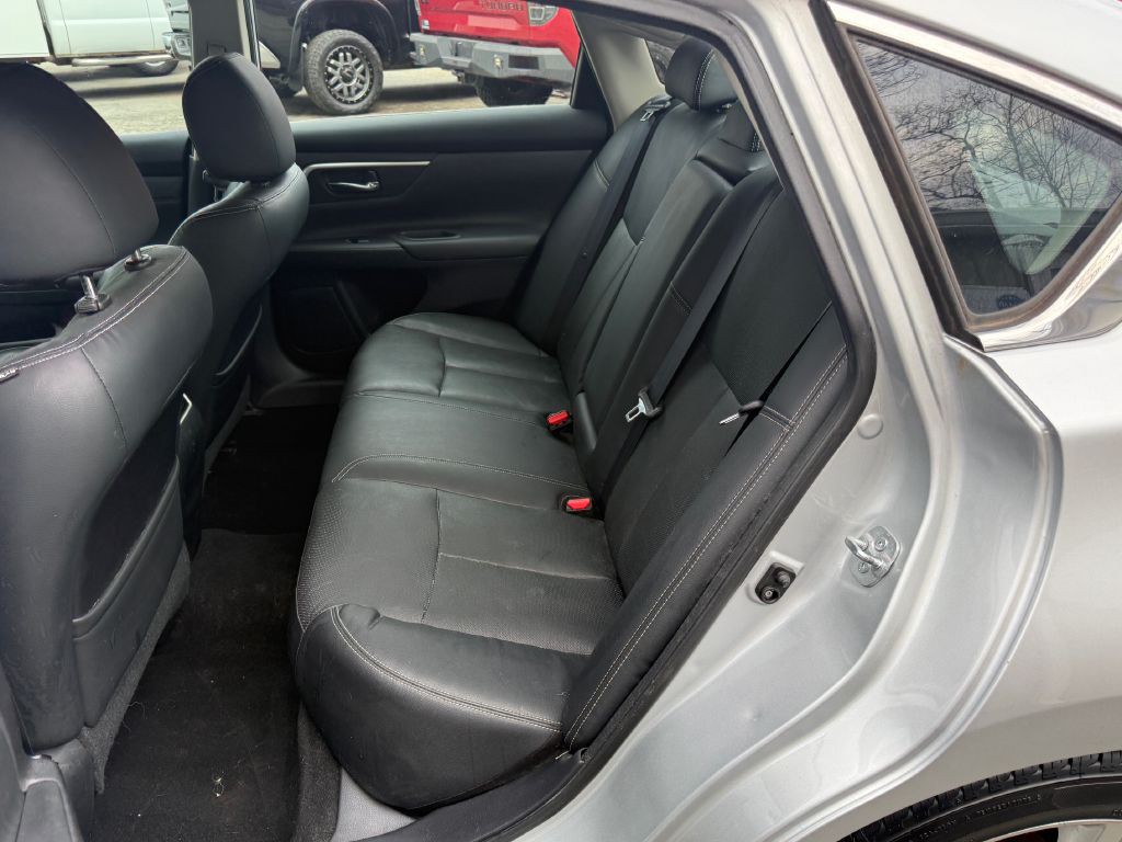 2016 Nissan Altima Image 12