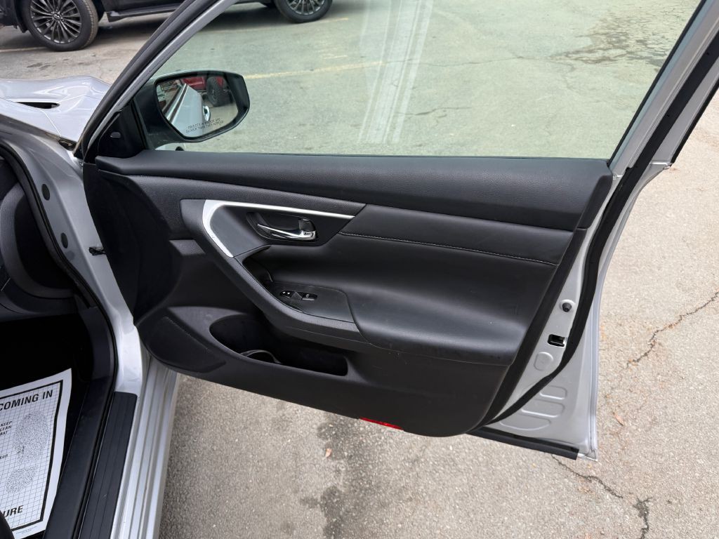 2016 Nissan Altima Image 14