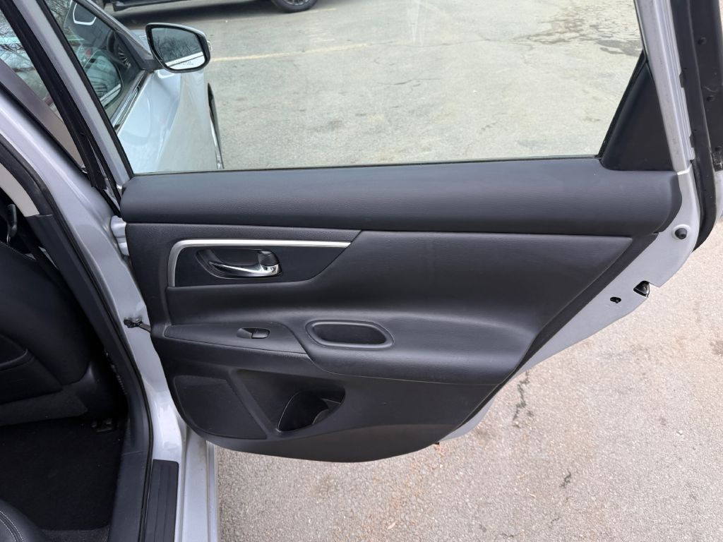2016 Nissan Altima Image 15