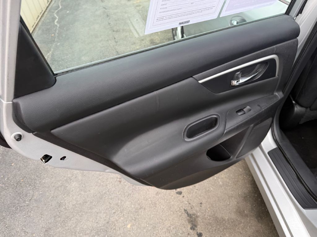 2016 Nissan Altima Image 16