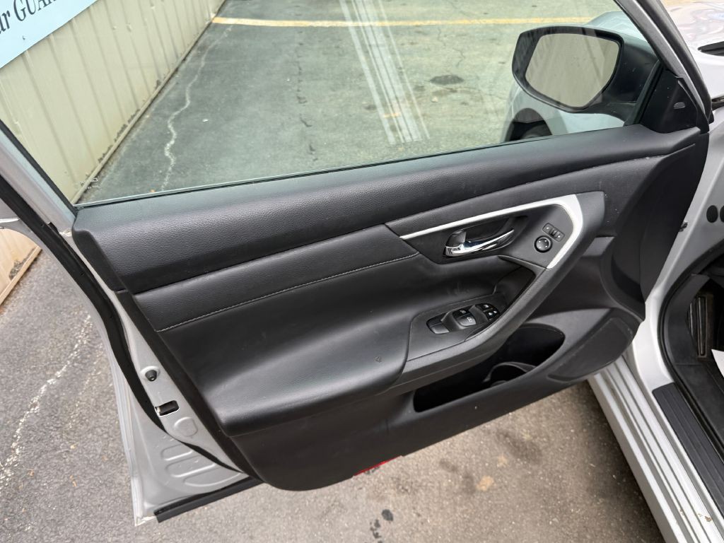 2016 Nissan Altima Image 17