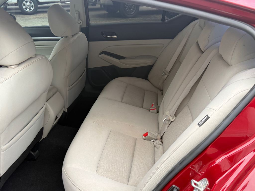 2021 Nissan Altima Image 9