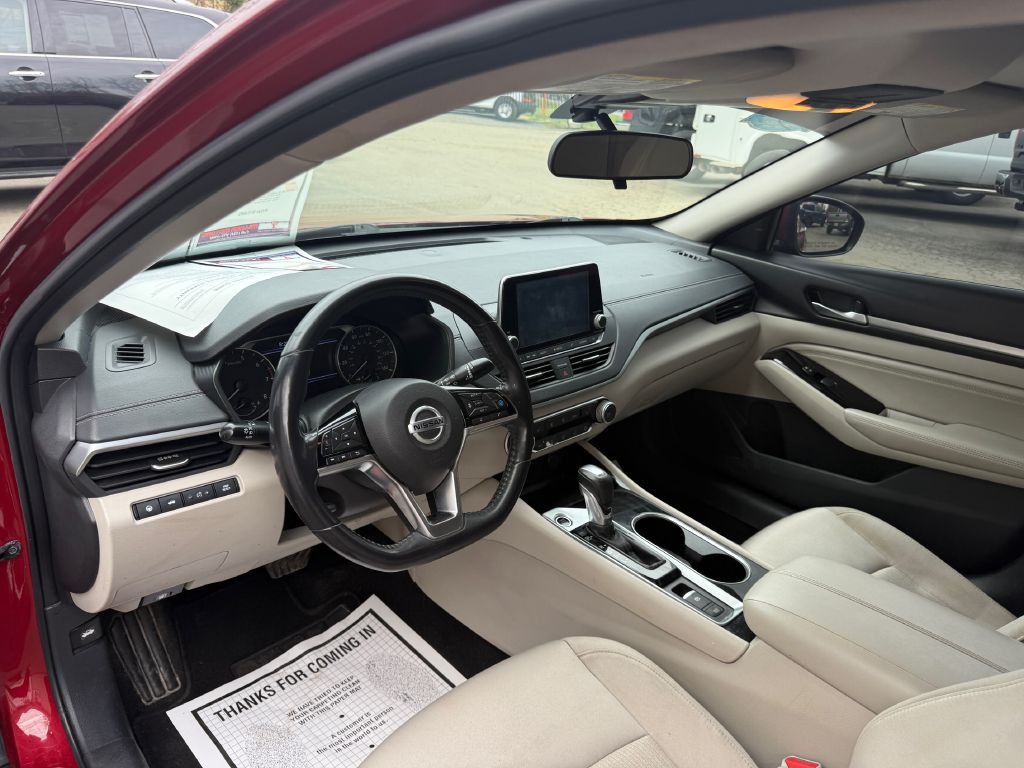 2021 Nissan Altima Image 10