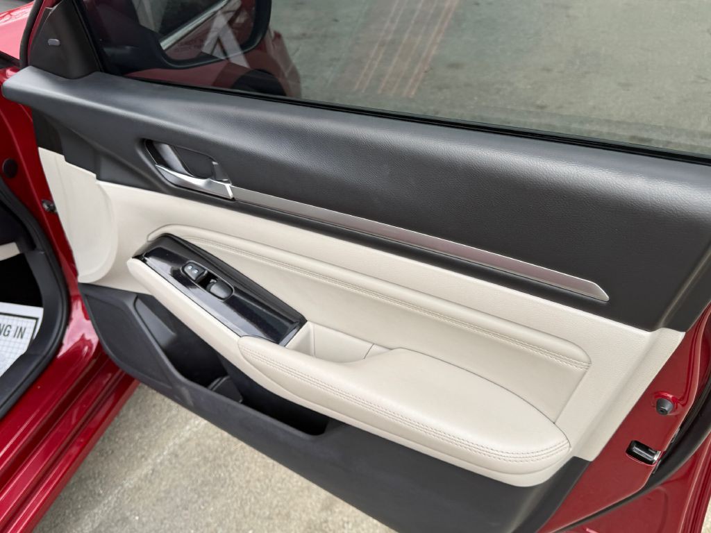 2021 Nissan Altima Image 16