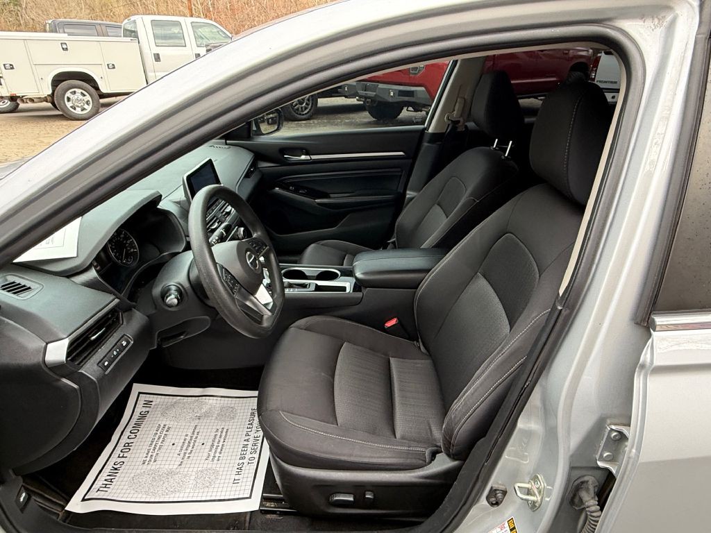 2021 Nissan Altima Image 10