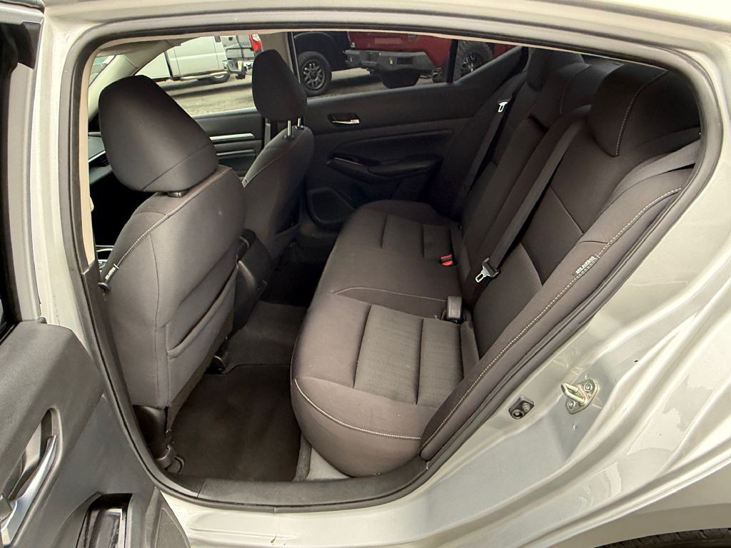 2021 Nissan Altima Image 11