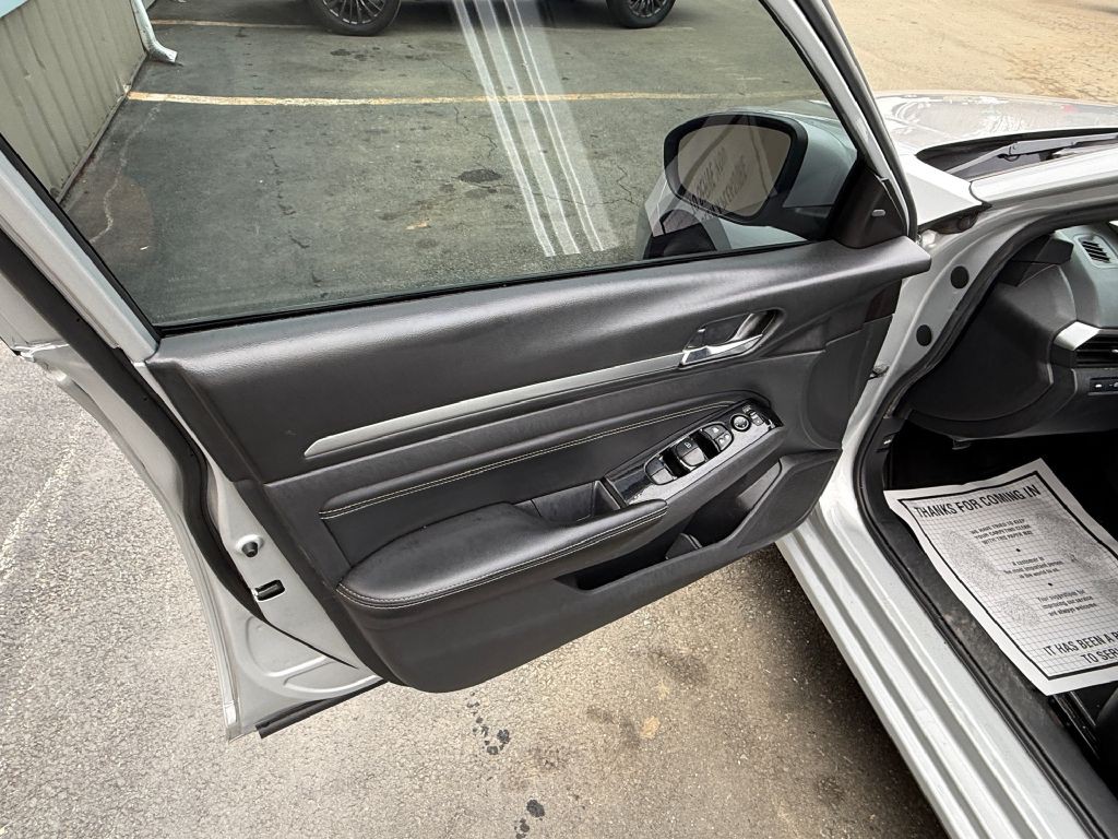 2021 Nissan Altima Image 16