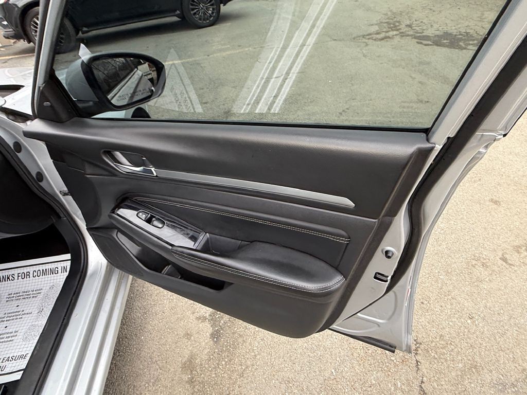 2021 Nissan Altima Image 18