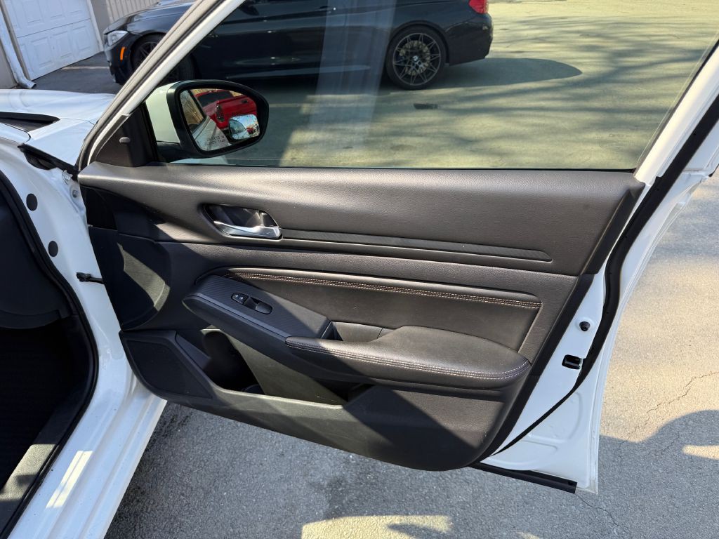 2020 Nissan Altima Image 20