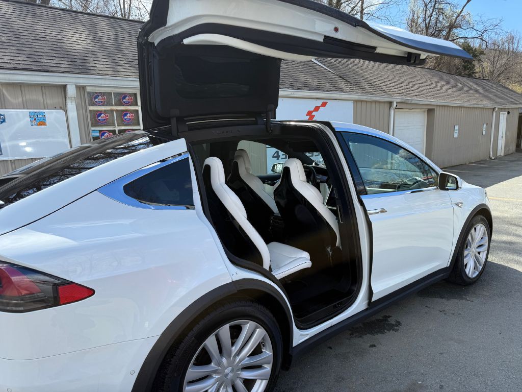 2016 Tesla Model X Image 9