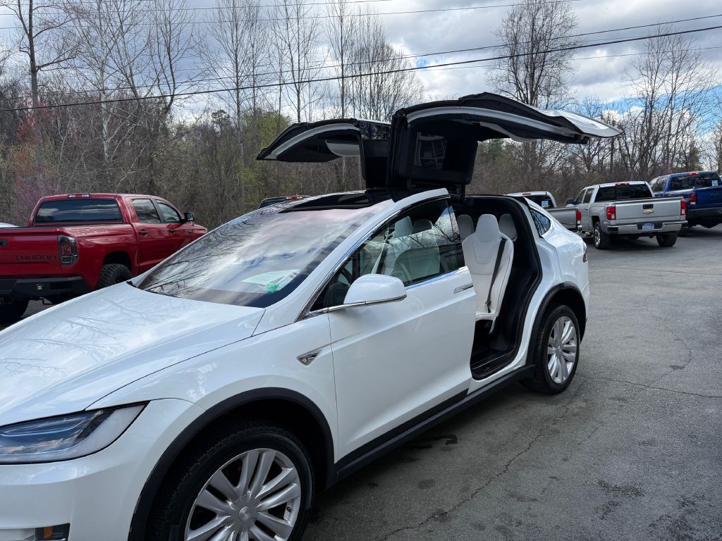 2016 Tesla Model X Image 15