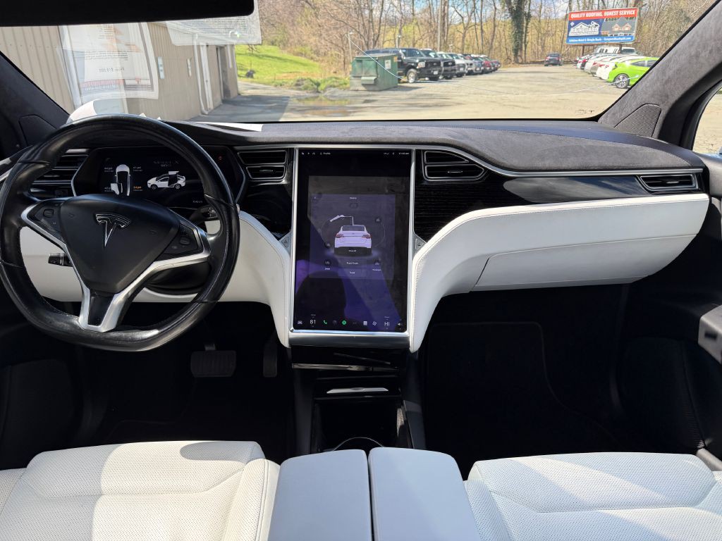 2016 Tesla Model X Image 17