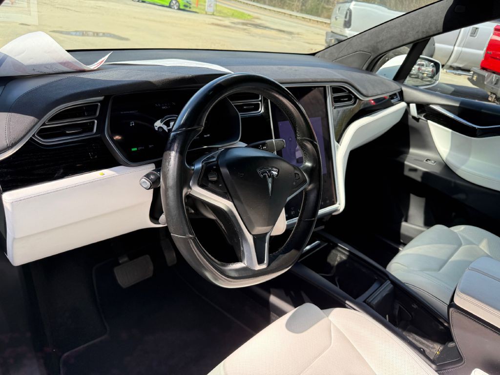 2016 Tesla Model X Image 19