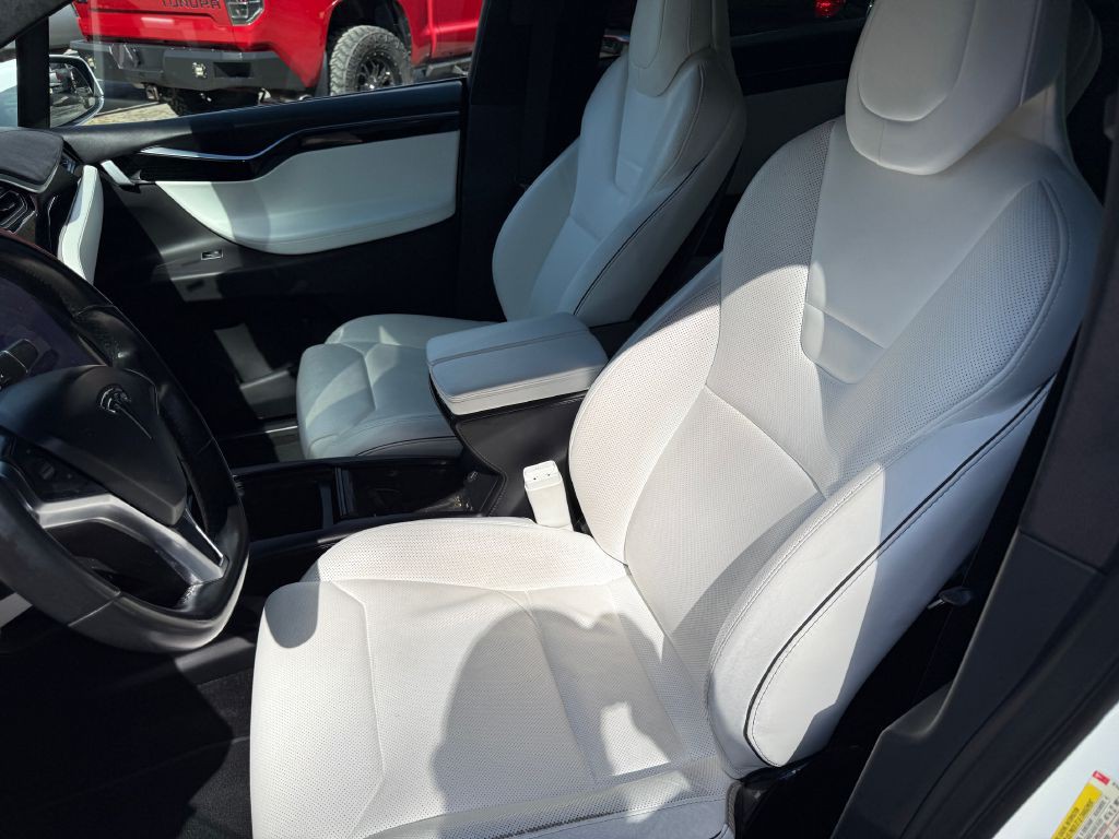 2016 Tesla Model X Image 20
