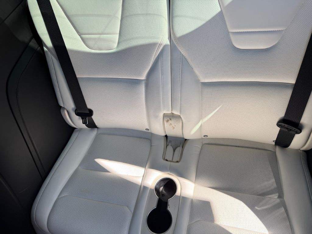 2016 Tesla Model X Image 22