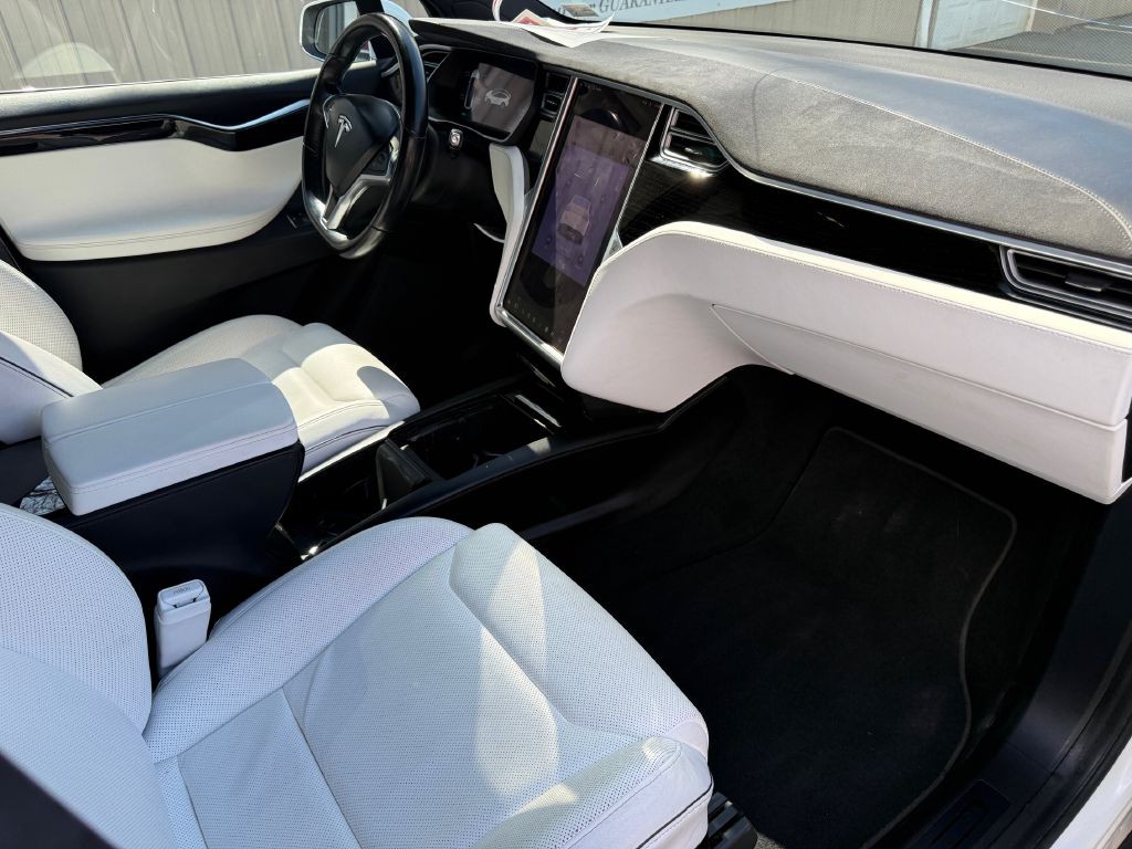 2016 Tesla Model X Image 23