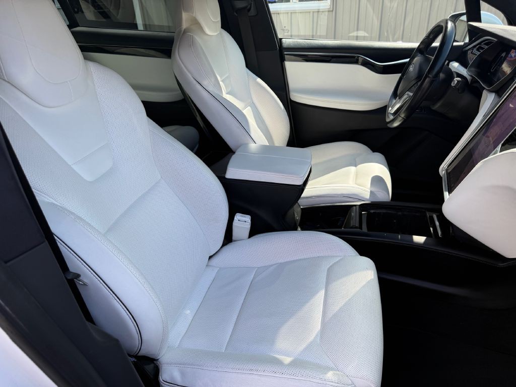 2016 Tesla Model X Image 24