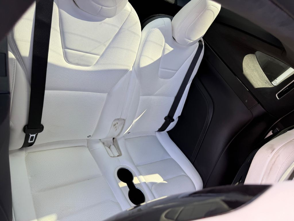 2016 Tesla Model X Image 26
