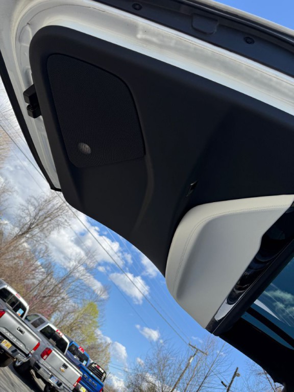 2016 Tesla Model X Image 28