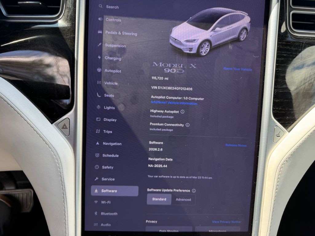 2016 Tesla Model X Image 34