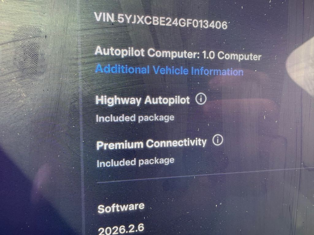 2016 Tesla Model X Image 35