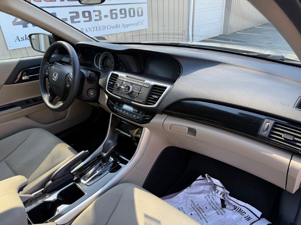 2017 Honda Accord Image 17