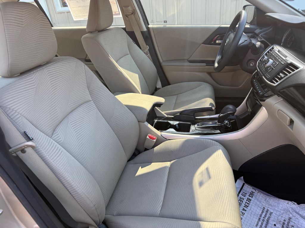 2017 Honda Accord Image 18