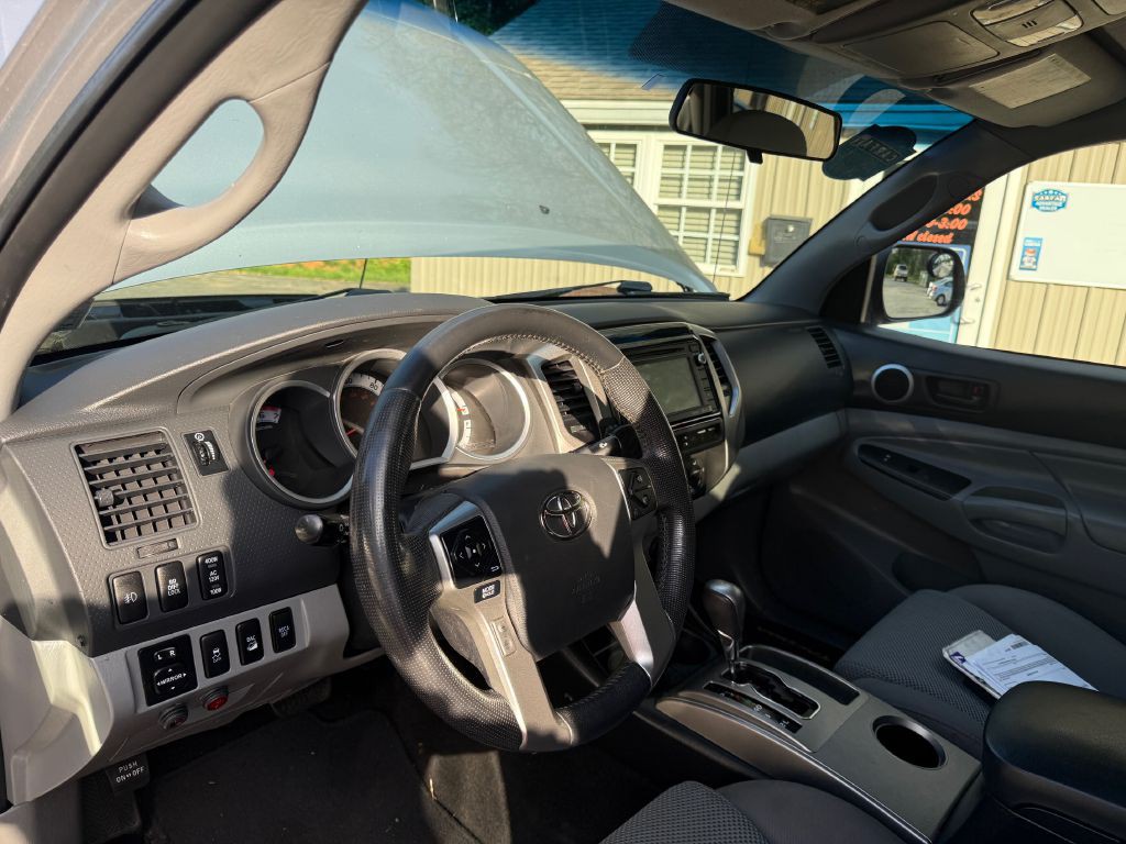 2014 Toyota Tacoma Image 17