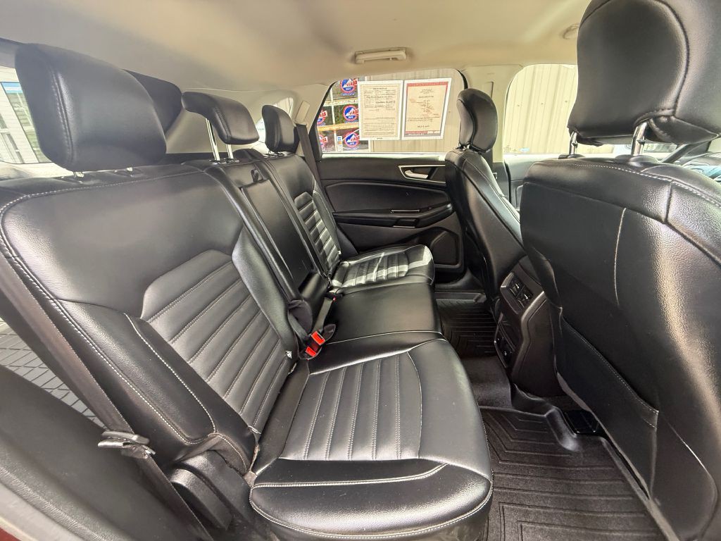 2017 Ford Edge Image 19