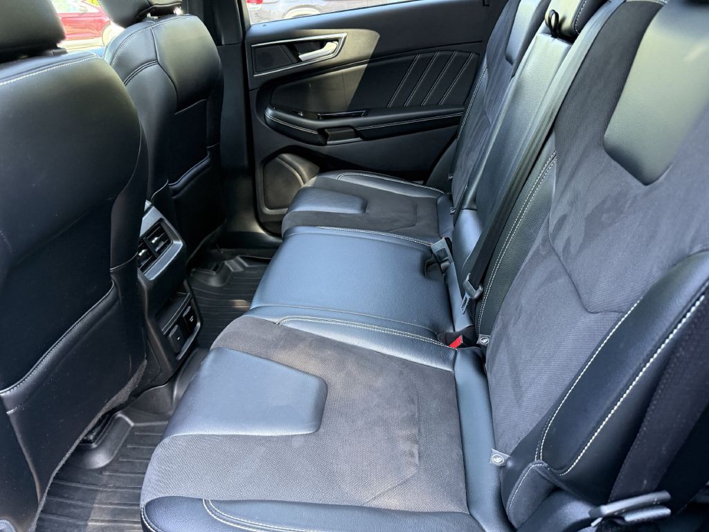 2020 Ford Edge Image 12