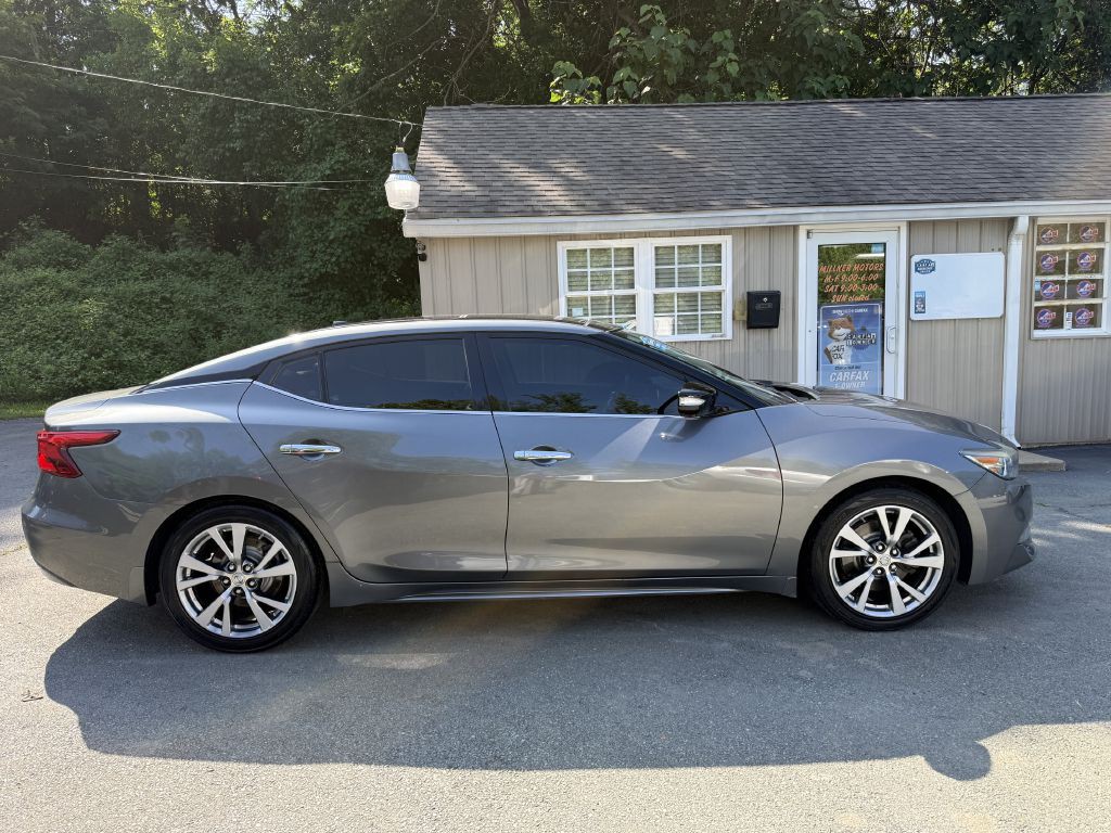 2017 Nissan Maxima Image 1