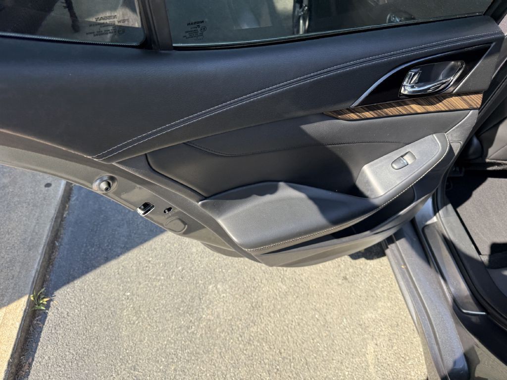 2017 Nissan Maxima Image 12