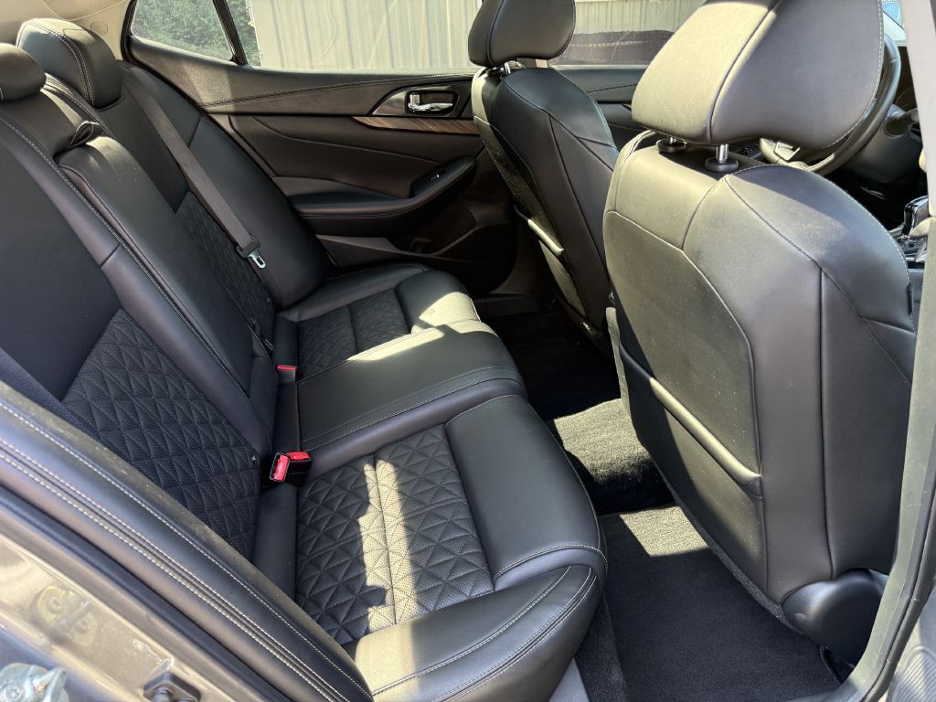 2017 Nissan Maxima Image 15
