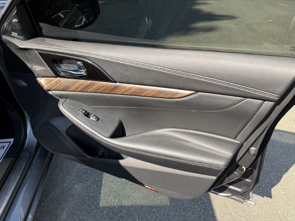 2017 Nissan Maxima Image 16
