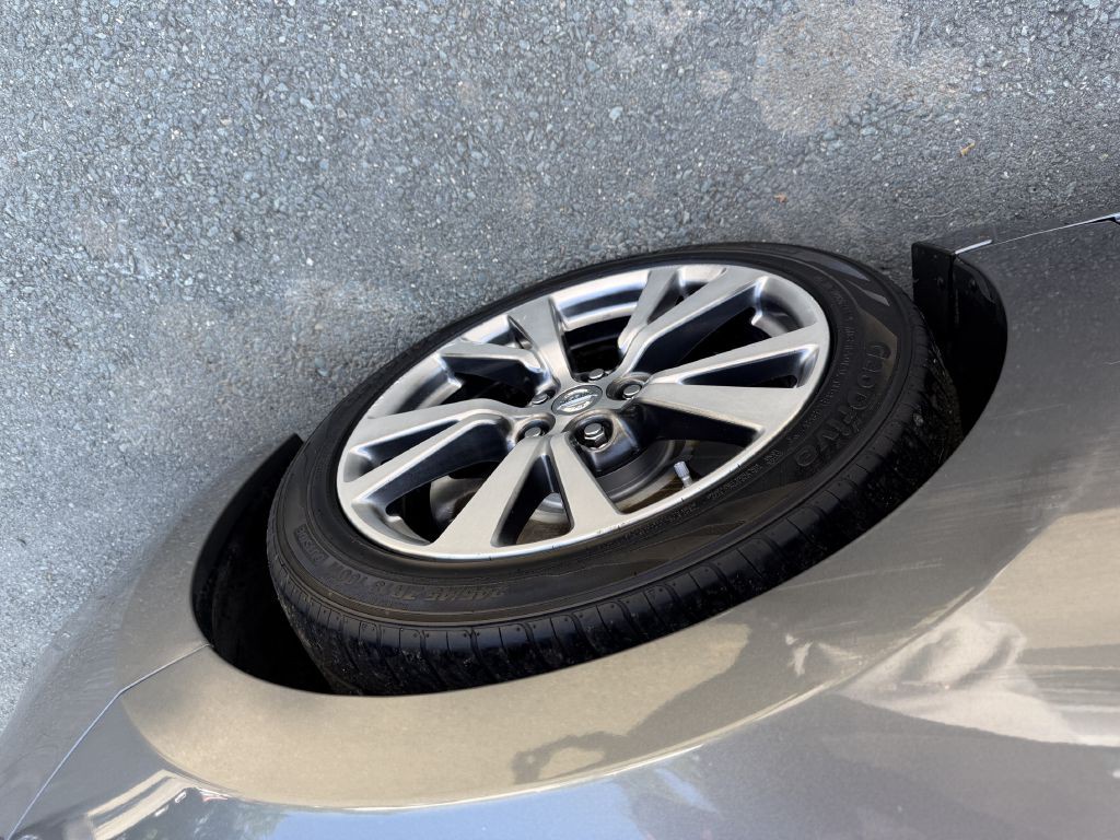 2017 Nissan Maxima Image 18