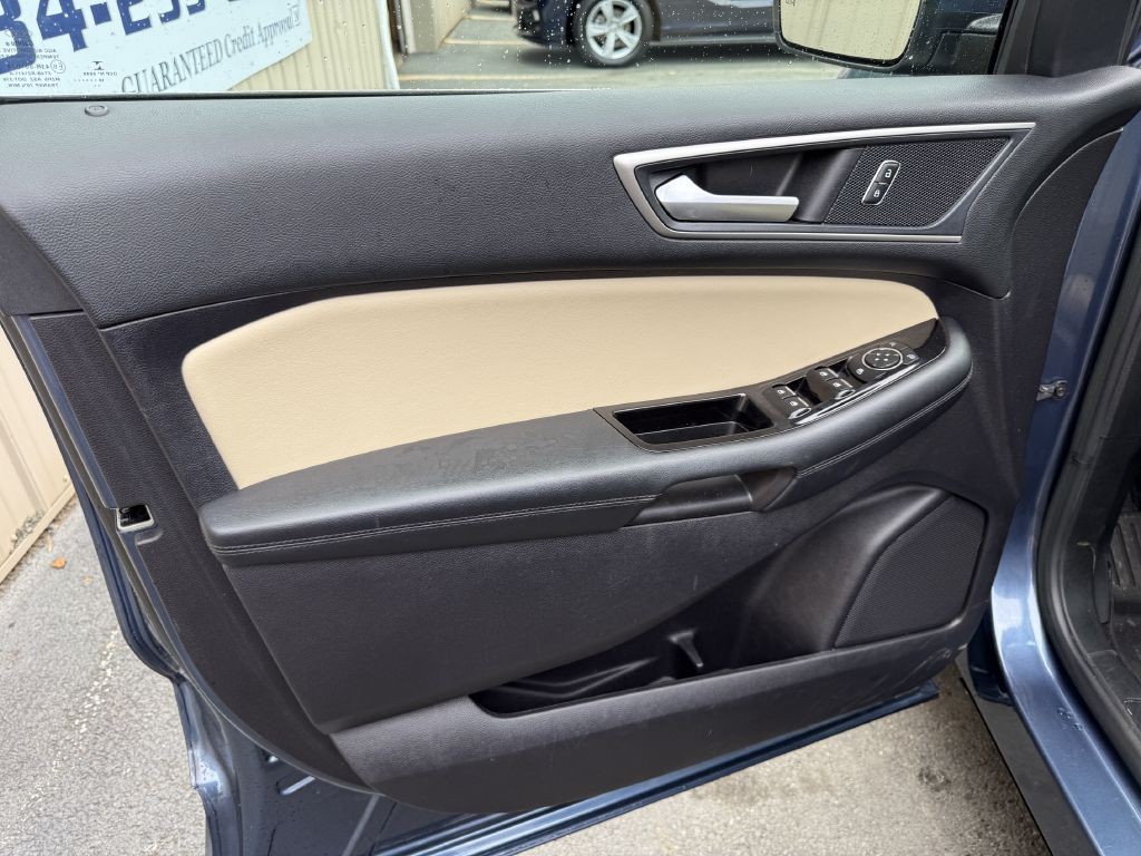 2018 Ford Edge Image 16