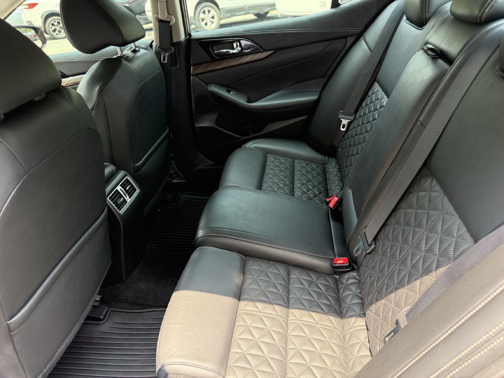 2016 Nissan Maxima Image 10