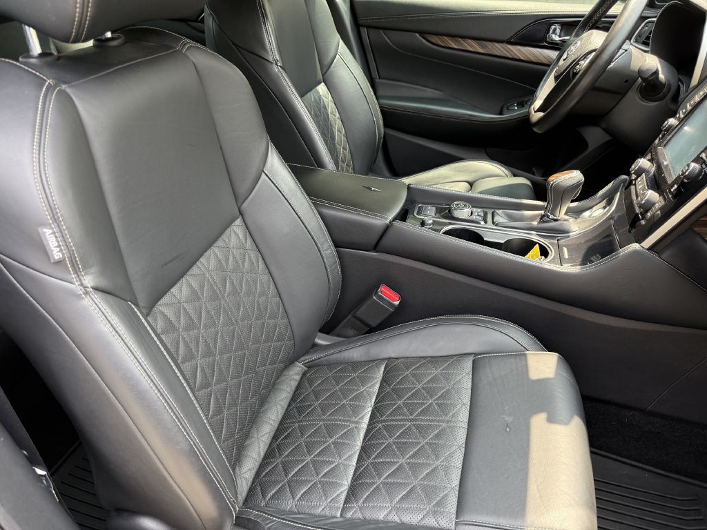 2016 Nissan Maxima Image 12
