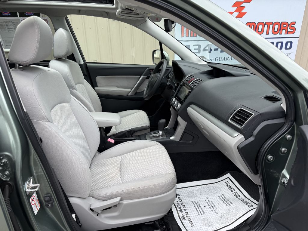 2016 Subaru Forester Image 16