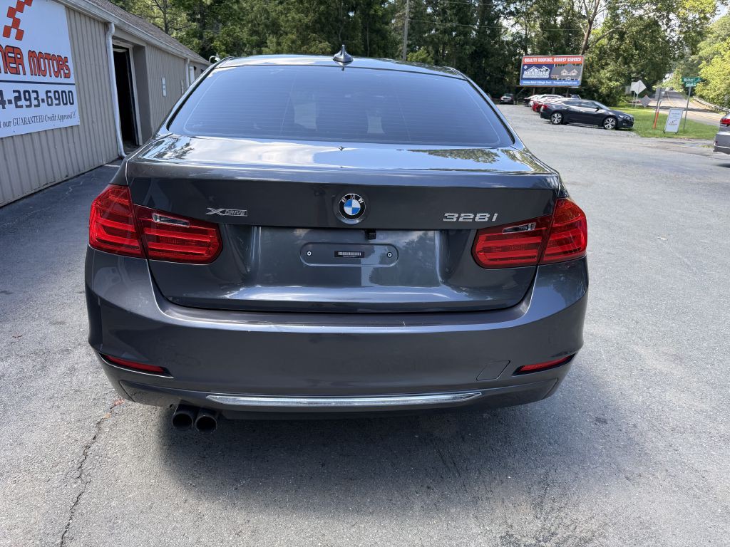 2013 BMW 3 Series Image 8