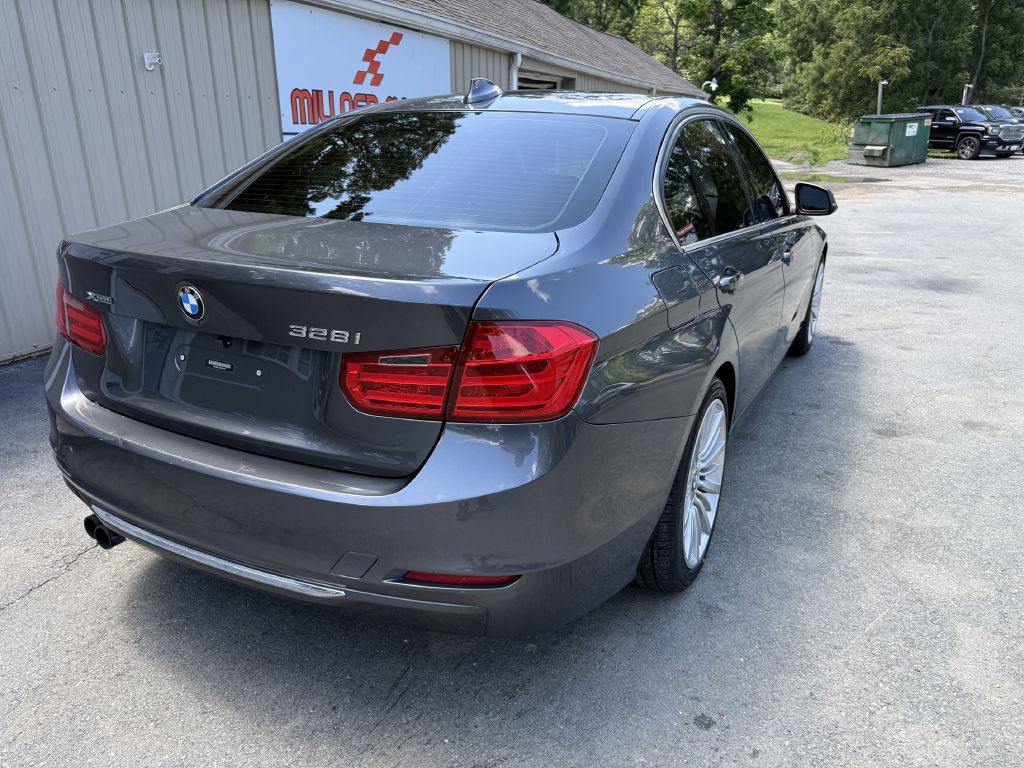 2013 BMW 3 Series Image 9
