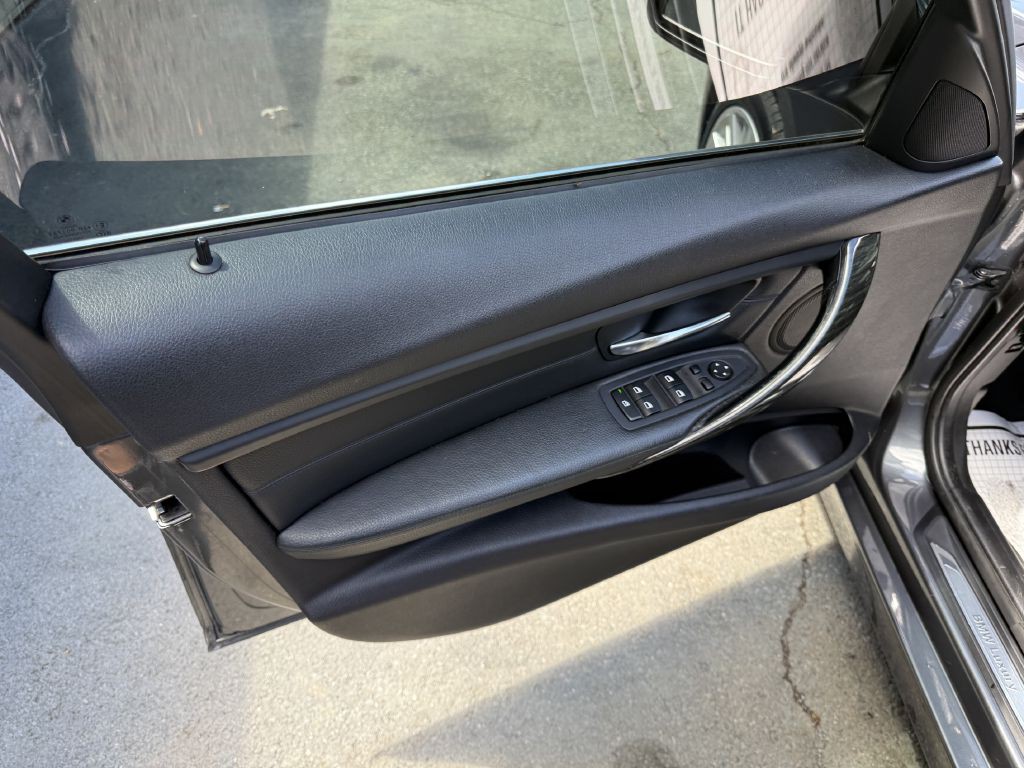 2013 BMW 3 Series Image 11