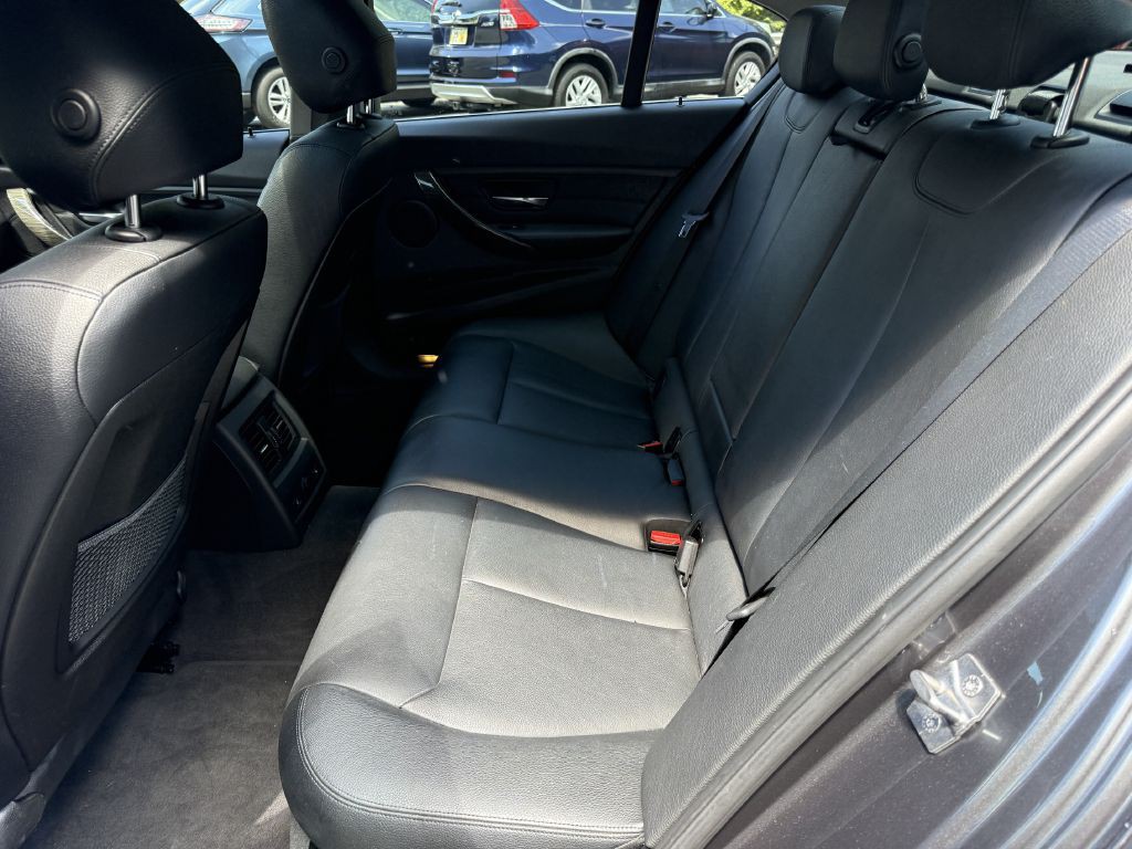 2013 BMW 3 Series Image 14
