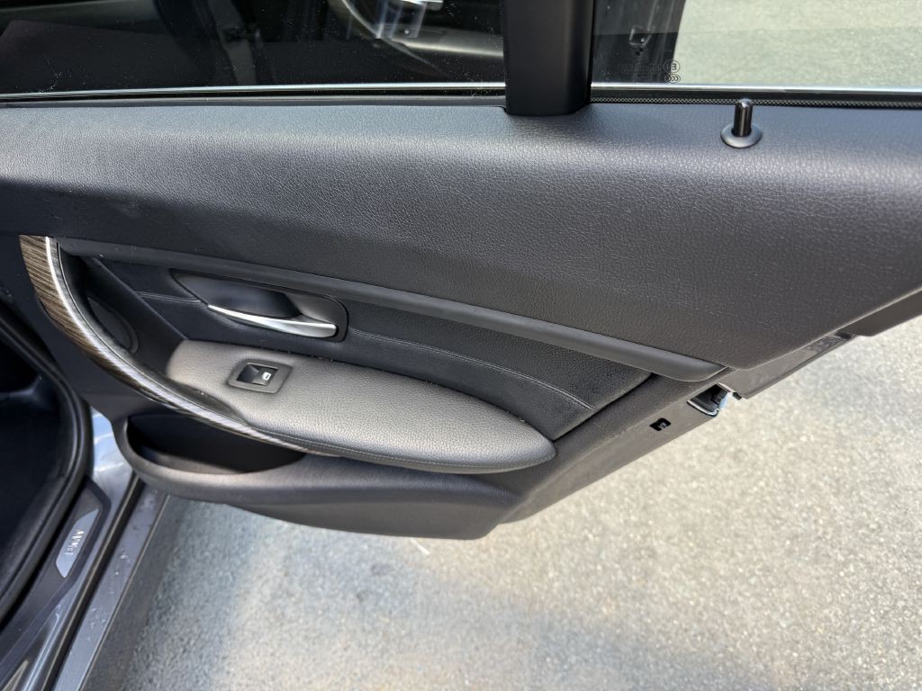 2013 BMW 3 Series Image 15