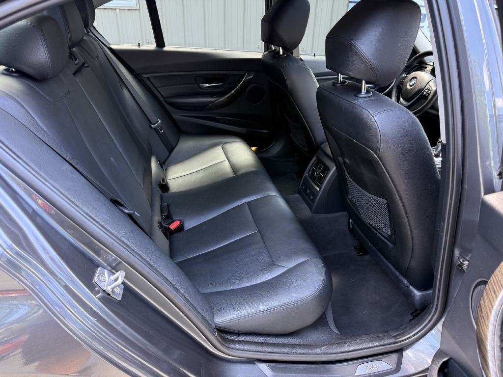 2013 BMW 3 Series Image 16