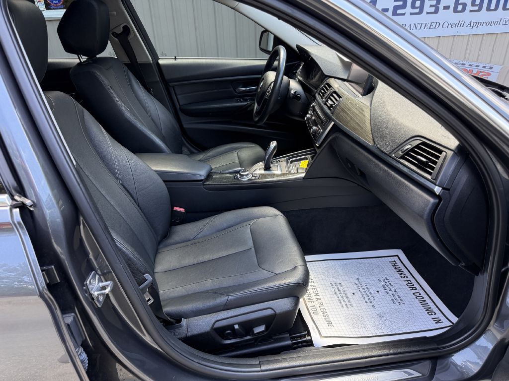 2013 BMW 3 Series Image 18