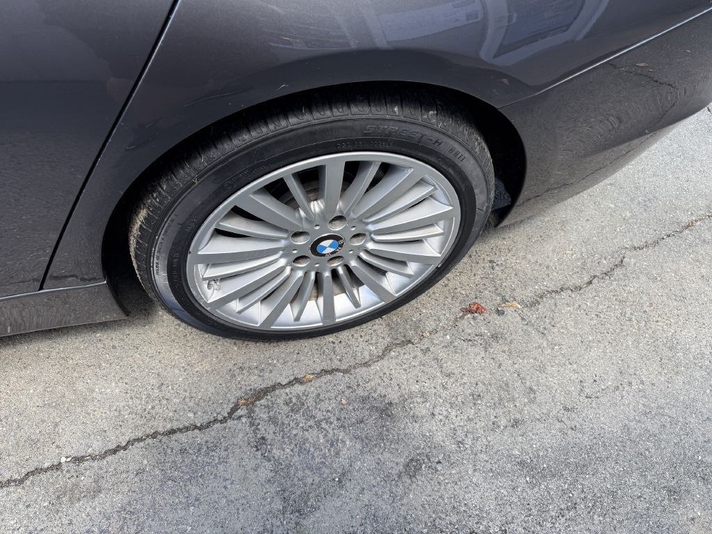 2013 BMW 3 Series Image 21
